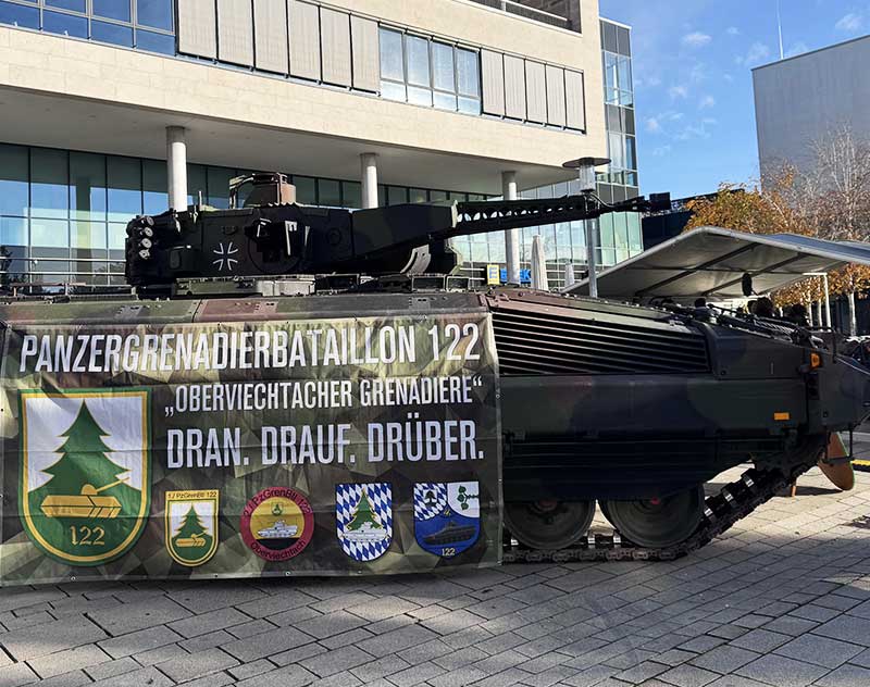 Panzer am Platz der Menschrechte gaben auch Anlass zur Kritik.